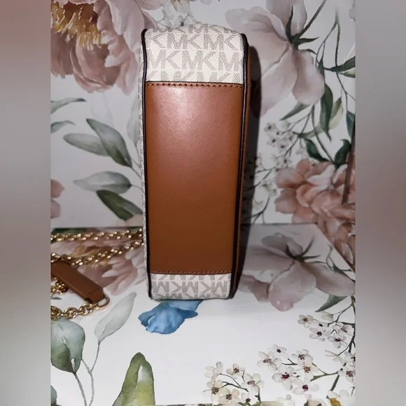 Michael Kors SoHo Frameout Signature Chain Shoulder Bag - Picture 4 of 5